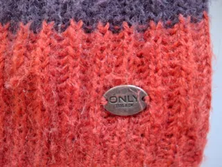 Jersey ONLY rayas naranja y morado. Poco usado.