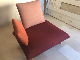 Sillón individual tela naranja y rosa