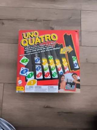 UNO Quatro Juego de Mesa Completo