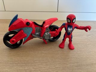 Spiderman con Moto Roja