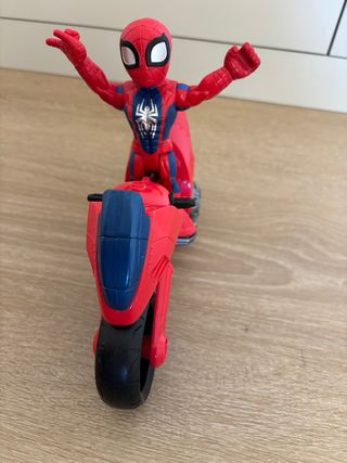 Spiderman con Moto Roja