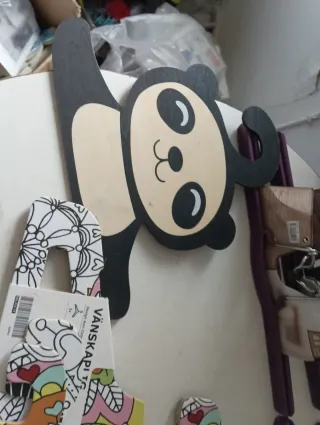 Lote 15 perchas madera y plástico