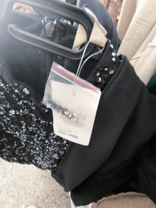 Mono elegante lentejuelas y pantalón negro