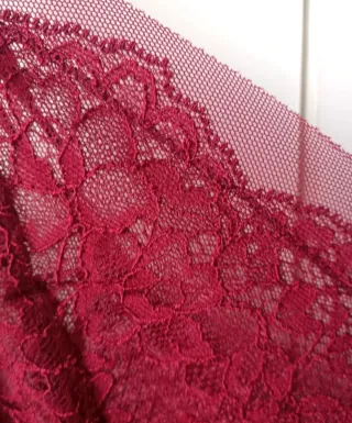 Camisón lencero en satén y blondas Oysho