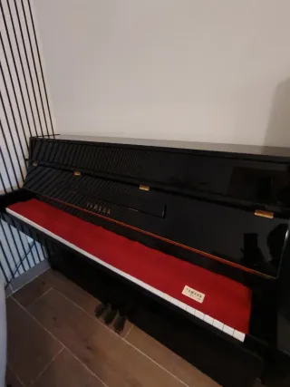 Piano Vertical Yamaha Negro C108