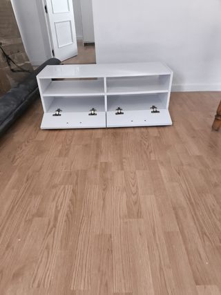 Mueble TV bajo blanco