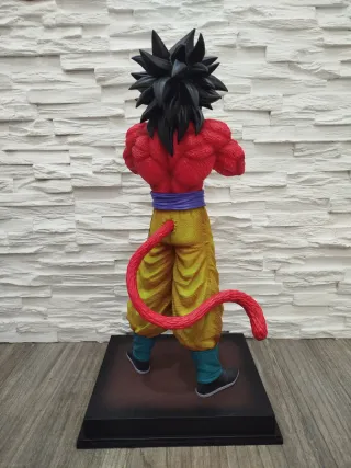 Figura Goku SSJ4
