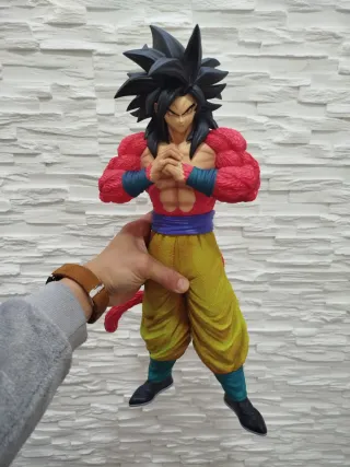 Figura Goku SSJ4