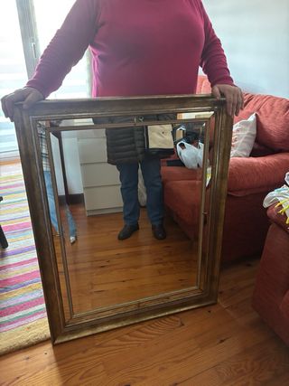 Espejo de madera dorado