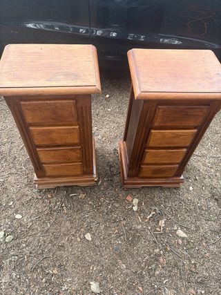 Mesitas de noche de madera maciza