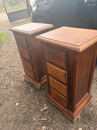 Mesitas de noche de madera maciza