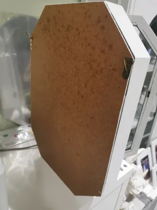 Piccola vetrina in legno da appendere