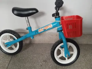 Bici sin pedales para niñ@ azul con cesta