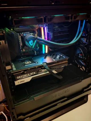 PC Gaming de alto rendimiento + monitor.