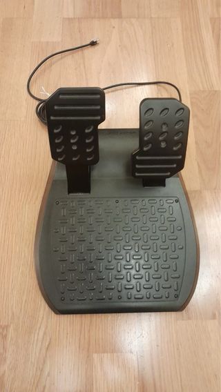 Volante Thrustmaster Ferrari + Pedales