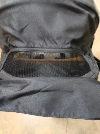 Carrito de bebé gris y negro