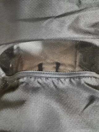 Carrito de bebé gris y negro