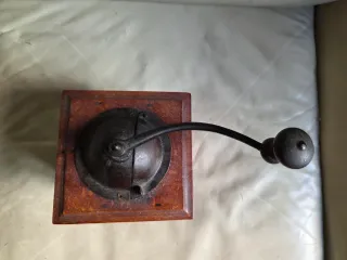 Molinillo de café Mutzig Framont antiguo