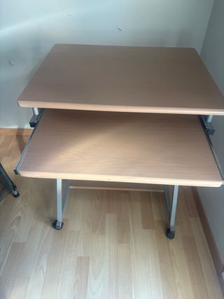 Escritorio ordenador madera y metal