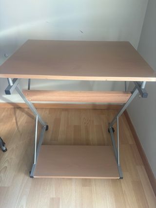 Escritorio ordenador madera y metal