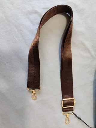 Bolso shopper Stradivarius tejido con charm