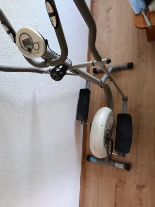 Bicicleta elíptica gris