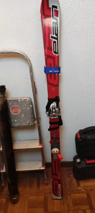 Equipo esquís de Travesía