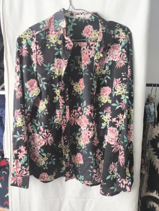 Blusa floral manga acampanada