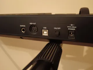 Teclado MIDI Alesis V161 + Soporte