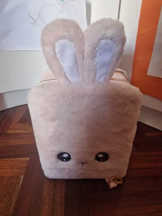 Mochila Peluche Conejo rosa.