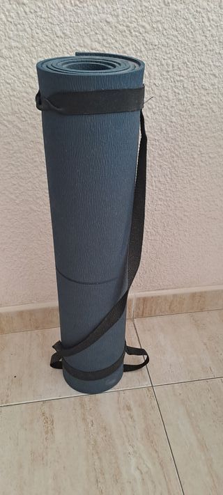 Esterilla de gimnasio azul con correas