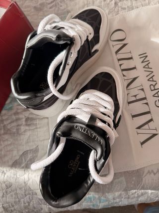 Zapatos Valentino Garavani Negros y Blancos