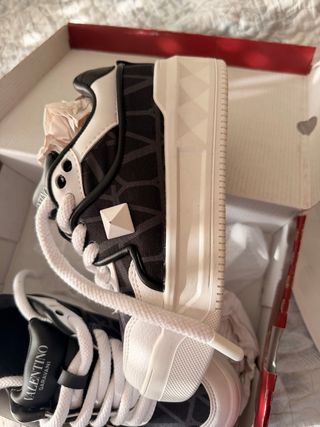 Zapatos Valentino Garavani Negros y Blancos