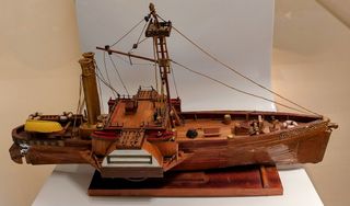 Modellino rimorchiatore d'alto mare in legno