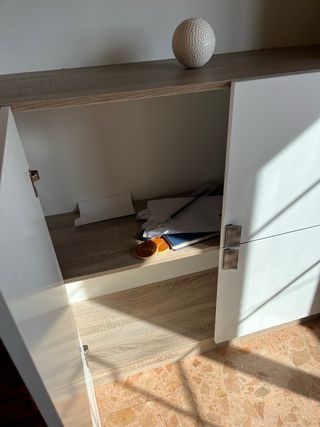 Aparador moderno salón madera y blanco