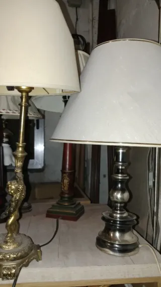Lampade da tavolo e da terra molto negoziabili, urge