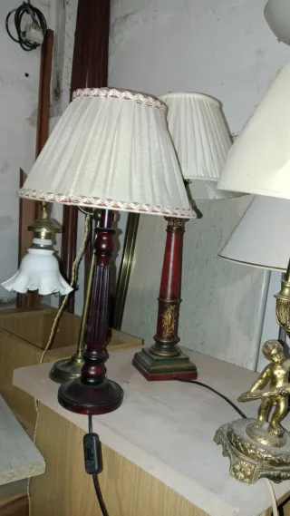 Lampade da tavolo e da terra molto negoziabili, urge