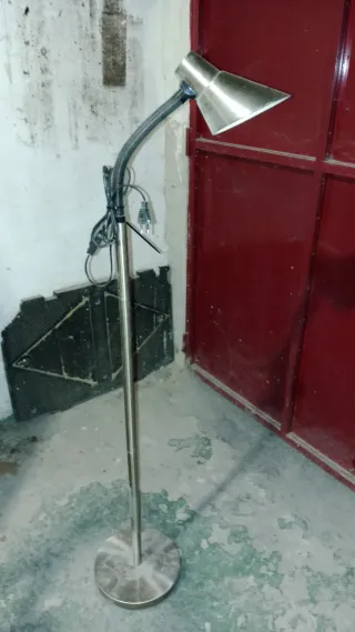 Lampade da tavolo e da terra molto negoziabili, urge