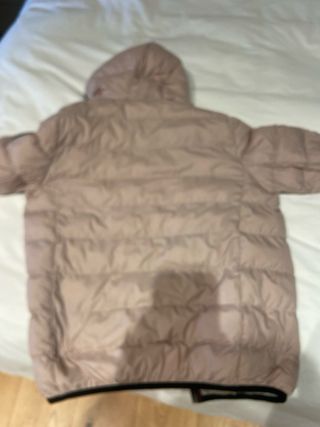 Chaqueta Ecoalf rosa acolchada con capucha niña