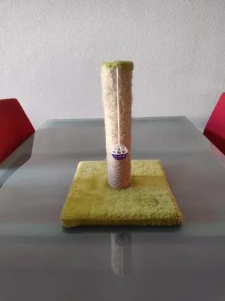 Rascador para gato con juguete