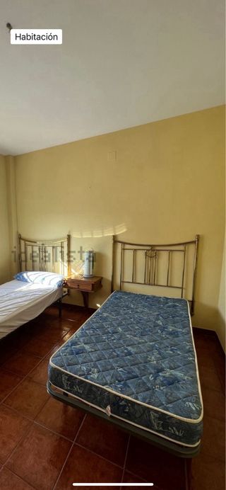 Cabecero de metal dorado estilo antiguo