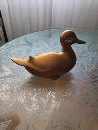 Figura decorativa de pato en bronce