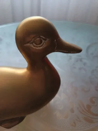 Figura decorativa de pato en bronce