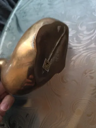 Figura decorativa de pato en bronce