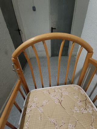 Cuna de bebé de madera