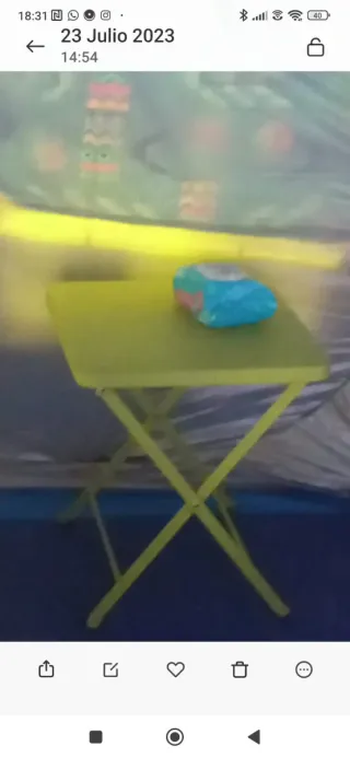 Mesa plegable de hierro verde