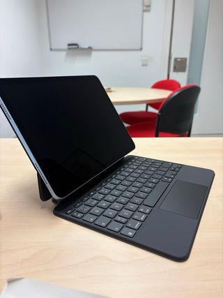 iPad Air M3 11 azul + Magic Keyboard