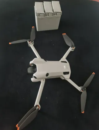 DRON DJI Mini 4 Pro Fly More Combo