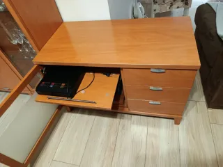 Mueble Vitrina y TV Madera y Cristal