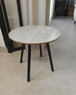 Conjunto sillón, reposapiés, mesa y lámpara